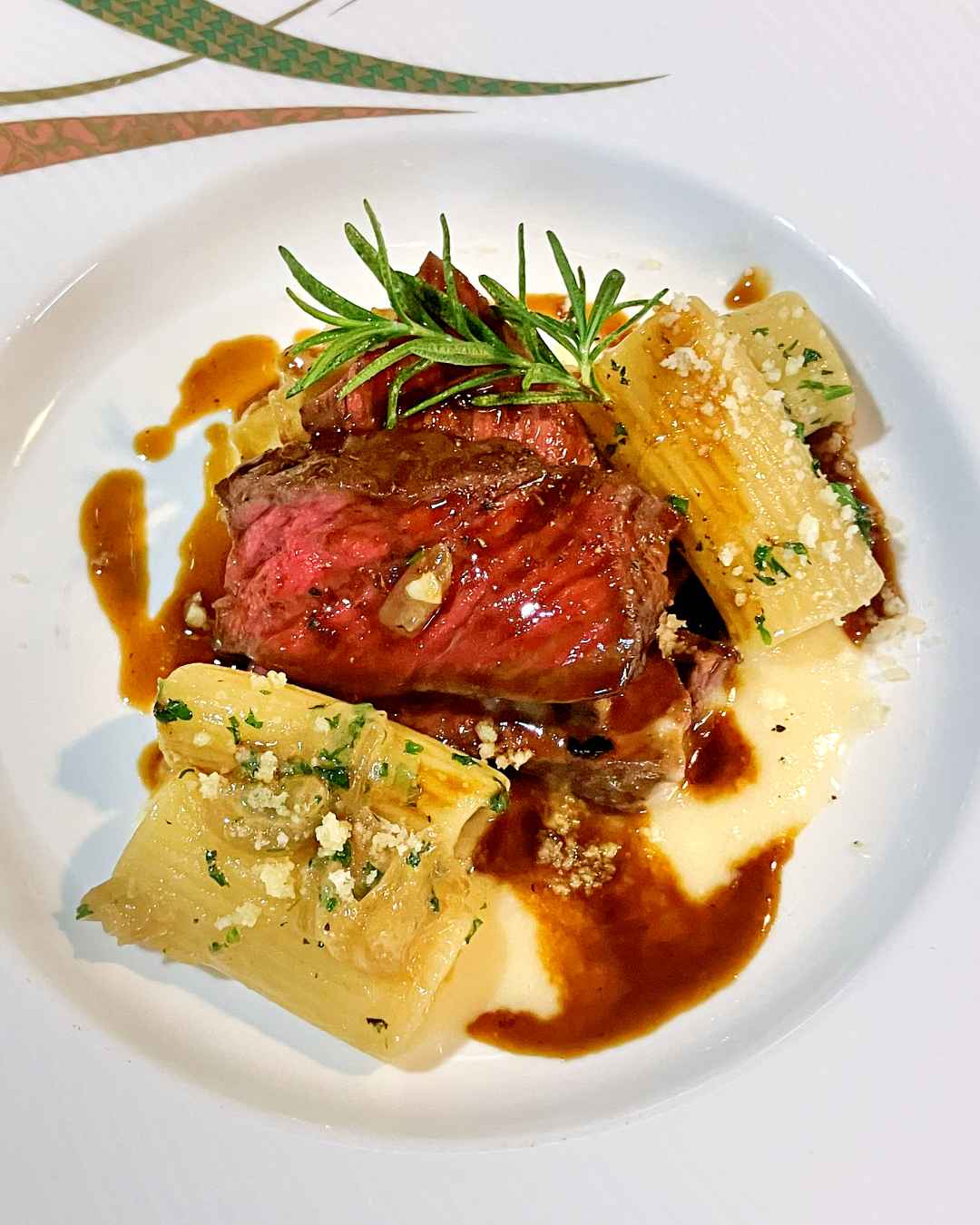 和牛ステーキ マデラソース 花コース