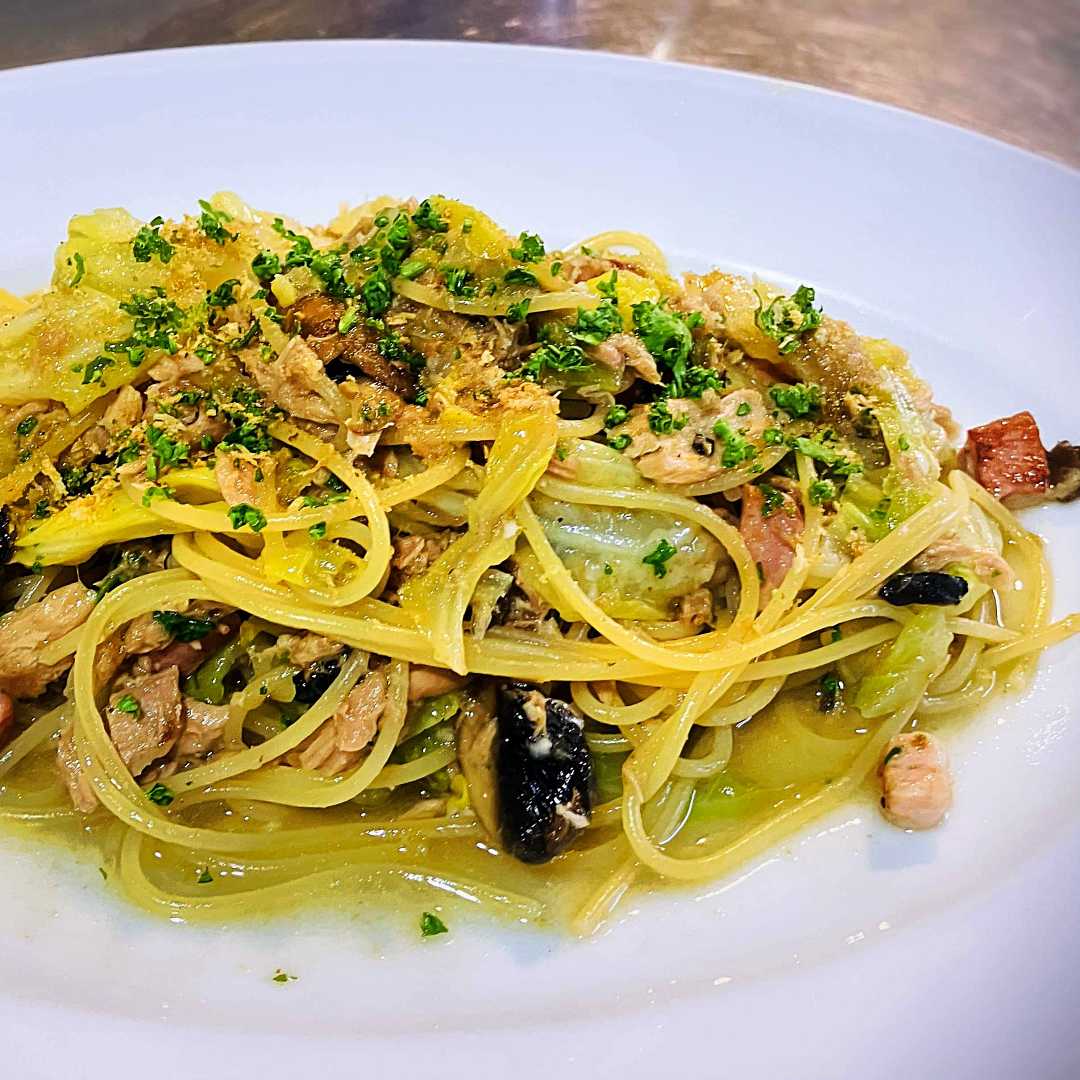 【パスタ】ツナとパンチェッタ 春キャベツ アンチョビ風味のスパゲティーニ<マンジャーレ>